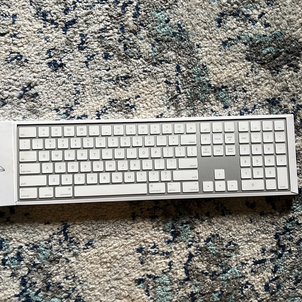 APPLE Magic Keyboard - Picture 4 of 5
